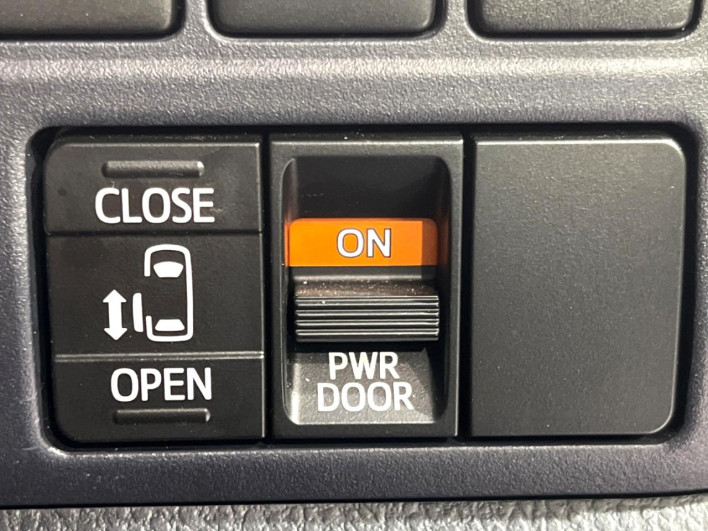 2014 Toyota Voxy DBA-ZRR85W (UW-6a223fc560e6b)[22]