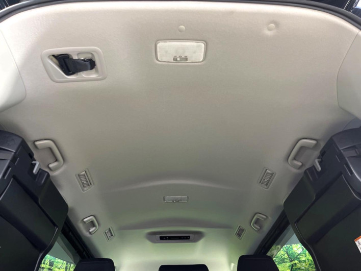 2014 Toyota Voxy DBA-ZRR85W (UW-6a223fc560e6b)[6]