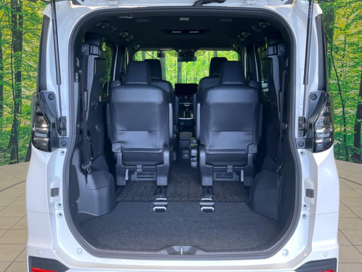 2022 Toyota Voxy 6AA-ZWR90W (UW-6a223fee80847)[25]