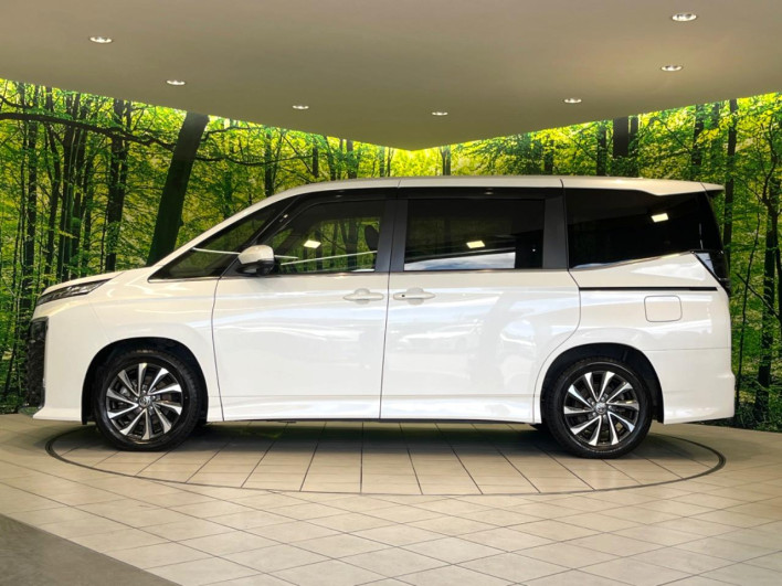 2022 Toyota Voxy 6AA-ZWR90W (UW-6a223fee80847)[14]