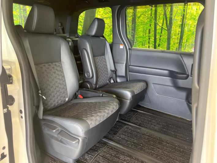 2022 Toyota Voxy 6AA-ZWR90W (UW-6a223fee80847)[28]