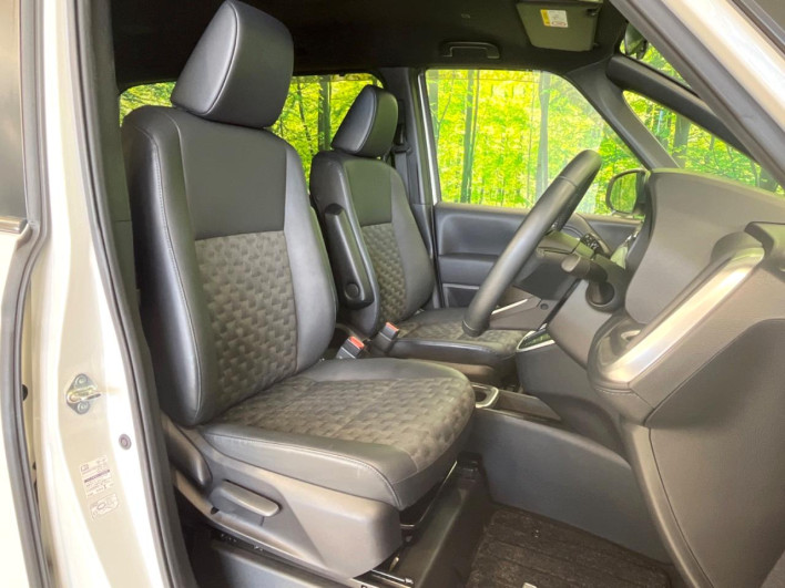 2022 Toyota Voxy 6AA-ZWR90W (UW-6a223fee80847)[27]