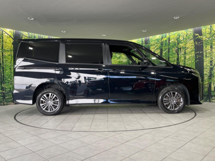 2023 Toyota Voxy 6AA-ZWR95W (UW-6a223fef3e10b)[9]