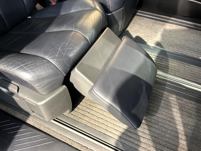 2013 Toyota Estima DBA-ACR50W (UW-6a238ee635d5b)[27]