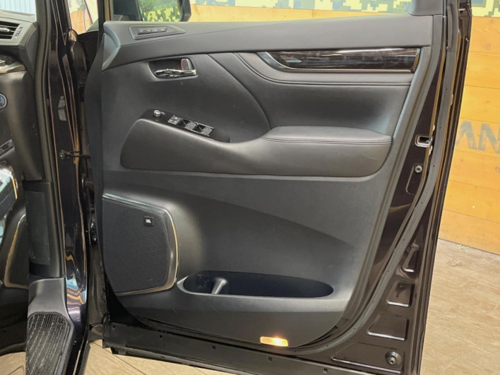 2022 Toyota Alphard Hybrid 6AA-AYH30W (UW-6a238f09647b7)[13]