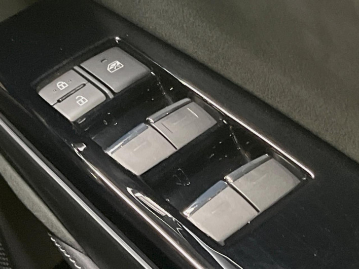 2019 Toyota Crown Hybrid 6AA-AZSH20 (UW-6a238f0c24786)[28]