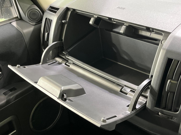2014 Mitsubishi Delica D:5 LDA-CV1W (UW-6a238f3282f8f)[29]