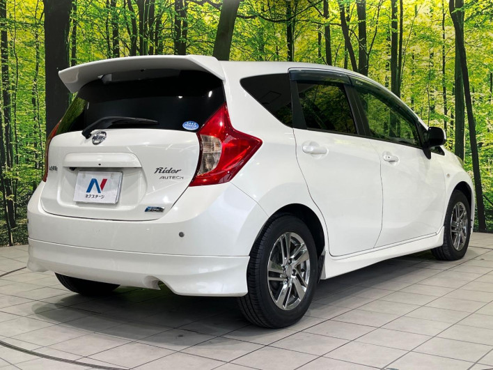2013 Nissan Note DBA-E12 (UW-6a238f425ac3a)[17]