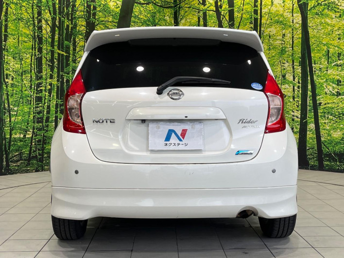 2013 Nissan Note DBA-E12 (UW-6a238f425ac3a)[18]