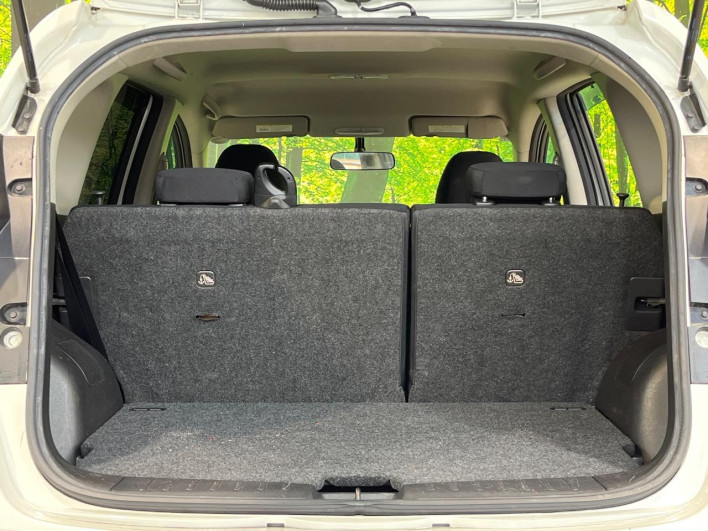 2013 Nissan Note DBA-E12 (UW-6a238f425ac3a)[29]