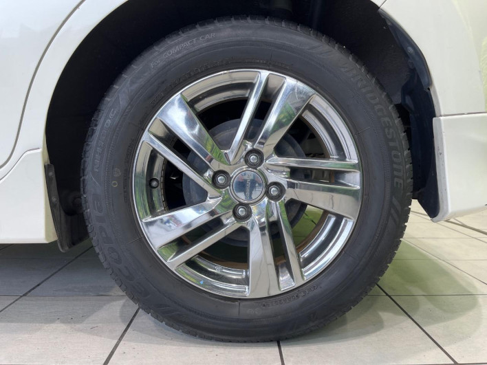 2013 Nissan Note DBA-E12 (UW-6a238f425ac3a)[12]