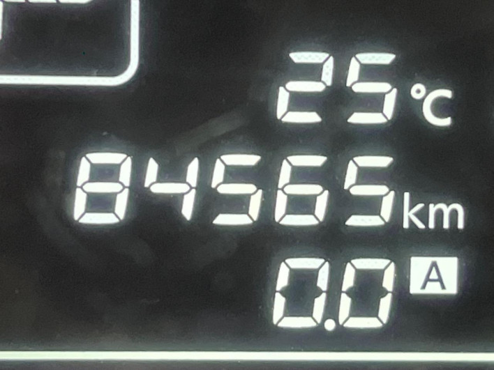 2013 Nissan Note DBA-E12 (UW-6a238f425ac3a)[2]