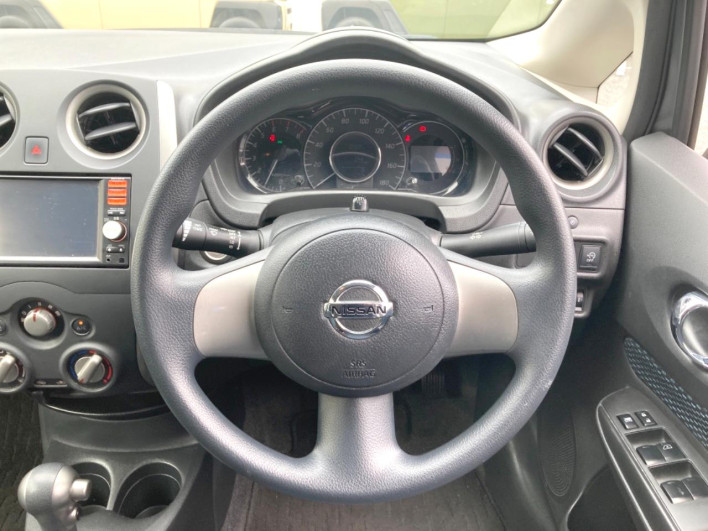 2013 Nissan Note DBA-E12 (UW-6a238f42845fa)[19]