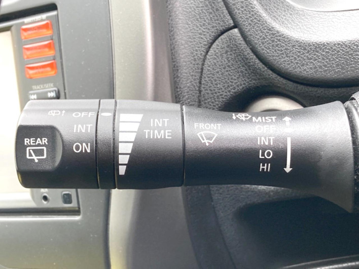 2013 Nissan Note DBA-E12 (UW-6a238f42845fa)[26]