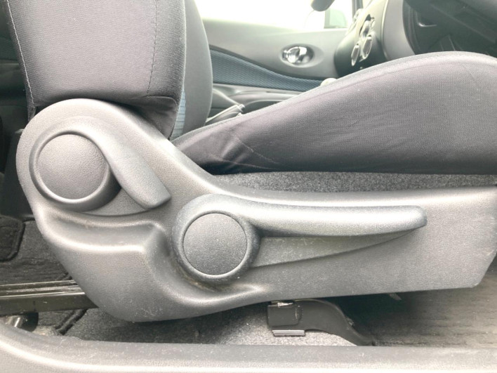 2013 Nissan Note DBA-E12 (UW-6a238f42845fa)[18]
