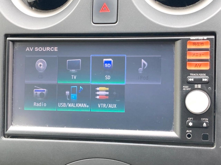 2013 Nissan Note DBA-E12 (UW-6a238f42845fa)[29]