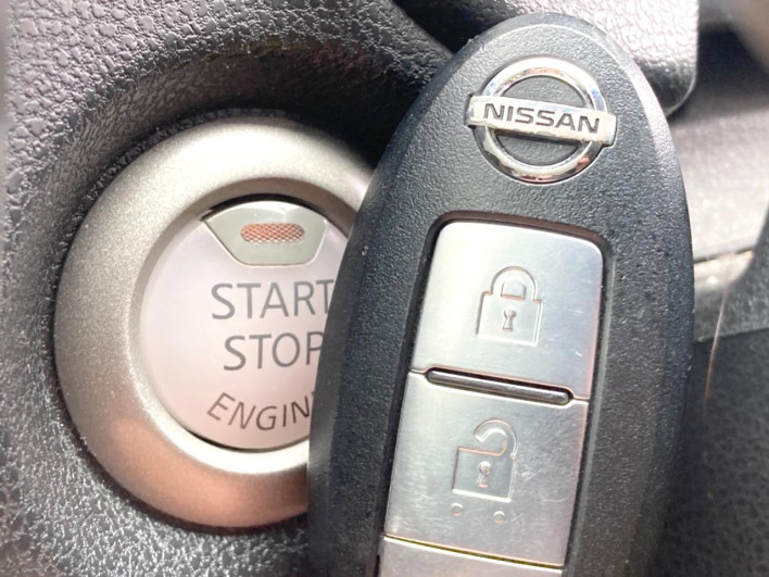 2013 Nissan Note DBA-E12 (UW-6a238f42845fa)[28]