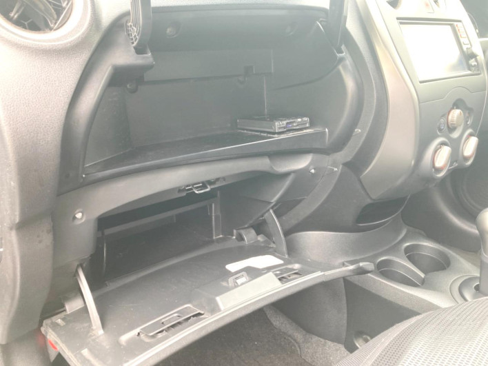 2013 Nissan Note DBA-E12 (UW-6a238f42845fa)[5]