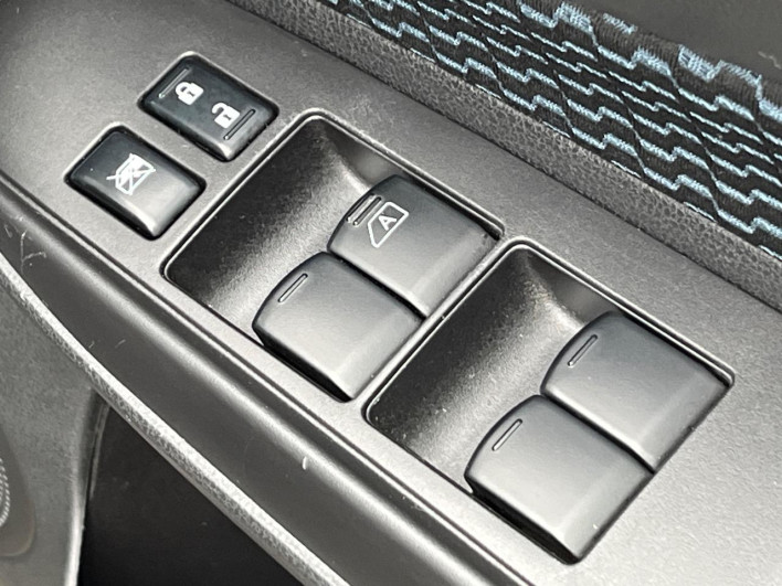 2014 Nissan Note DBA-E12 (UW-6a238f4335008)[29]