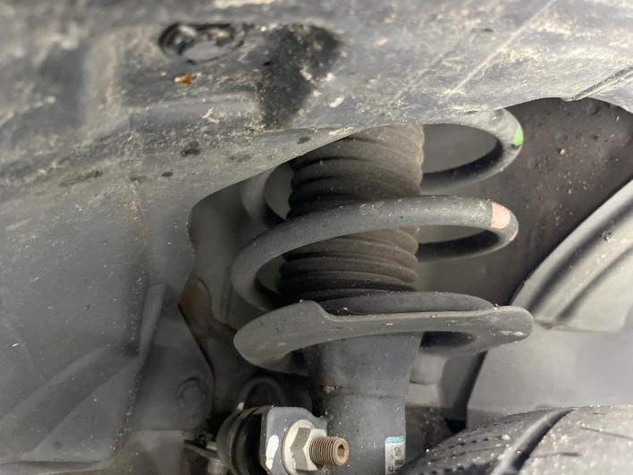 2017 Nissan Serena DAA-GFC27 (UW-6a238f5d6852d)[18]