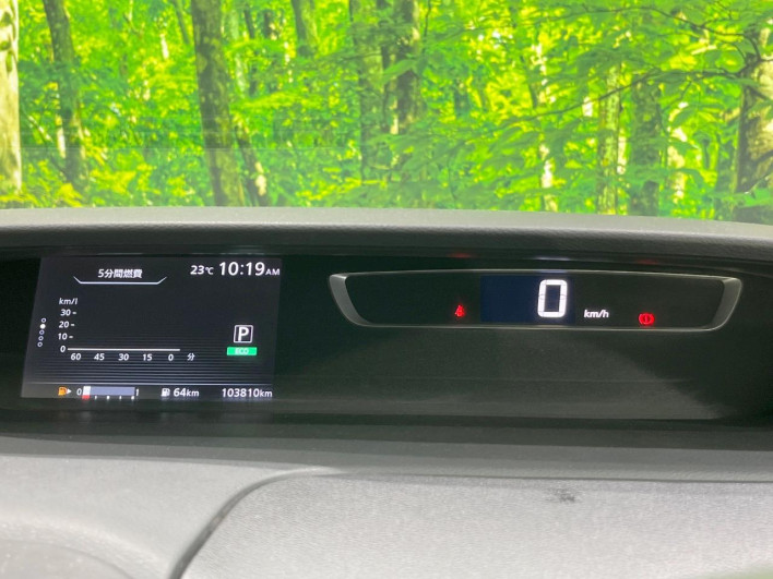 2017 Nissan Serena DAA-GFC27 (UW-6a238f5d6852d)[26]