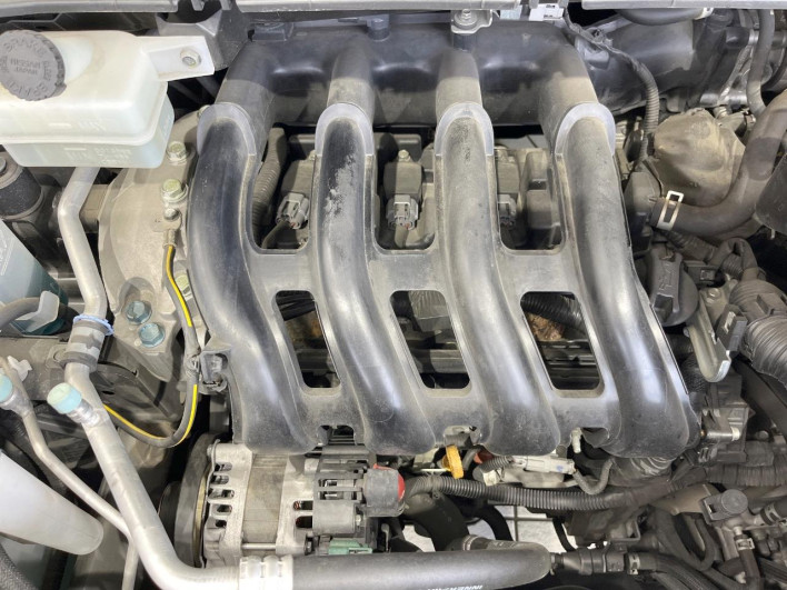 2017 Nissan Serena DAA-GFC27 (UW-6a238f5d6852d)[15]