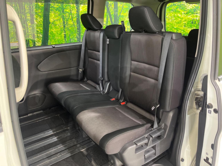 2017 Nissan Serena DAA-GFC27 (UW-6a238f5e75f88)[25]