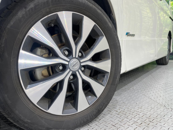2017 Nissan Serena DAA-GFC27 (UW-6a238f5e75f88)[5]