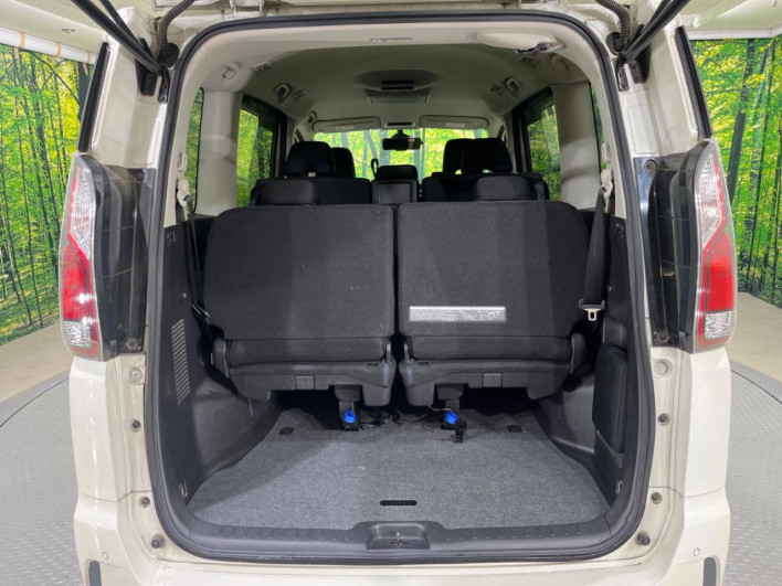 2017 Nissan Serena DAA-GFC27 (UW-6a238f5e75f88)[27]