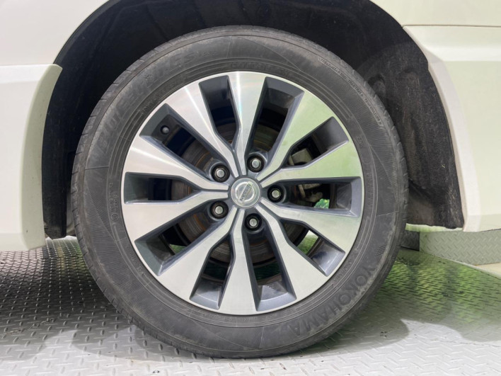 2017 Nissan Serena DAA-GFC27 (UW-6a238f5e75f88)[6]