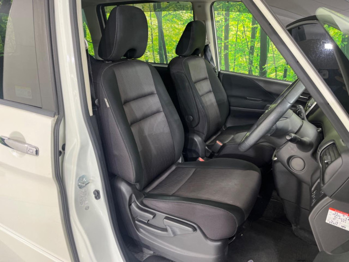 2017 Nissan Serena DAA-GFC27 (UW-6a238f5e75f88)[21]