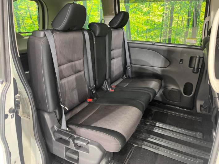 2017 Nissan Serena DAA-GFC27 (UW-6a238f5e75f88)[22]