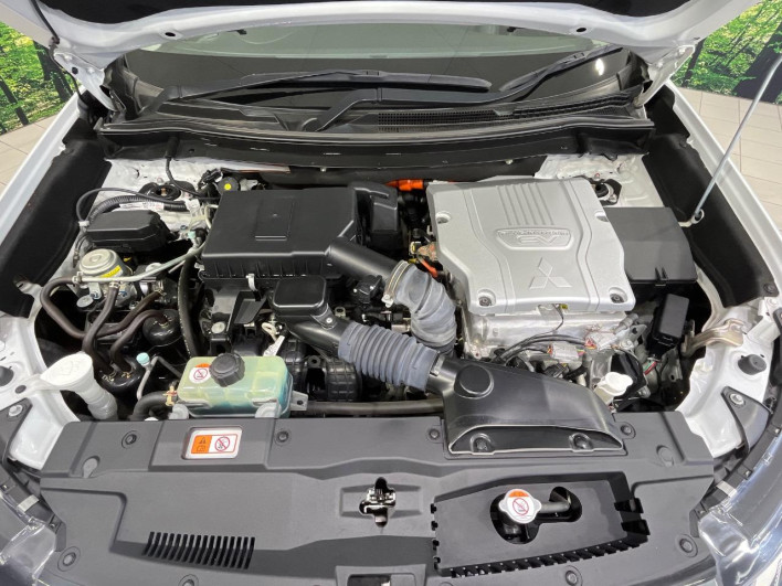 2018 Mitsubishi OUTLANDER PHEV DLA-GG2W (UW-6a238f697462f)[20]