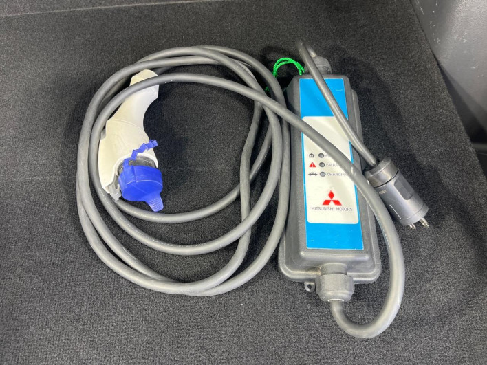 2018 Mitsubishi OUTLANDER PHEV DLA-GG2W (UW-6a238f697462f)[29]