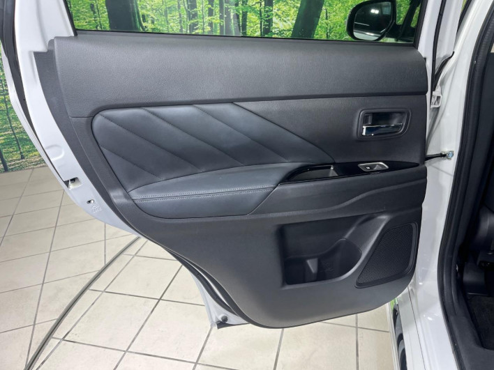 2018 Mitsubishi OUTLANDER PHEV DLA-GG2W (UW-6a238f697462f)[25]