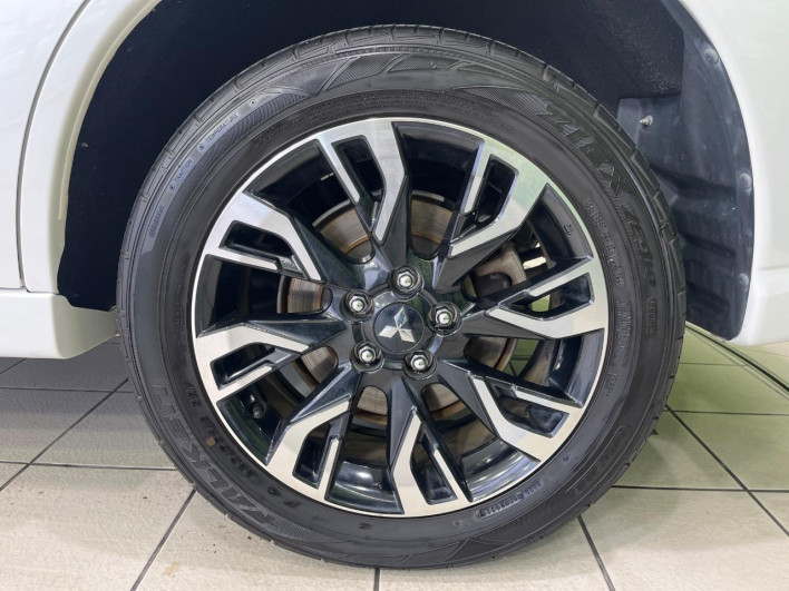 2018 Mitsubishi OUTLANDER PHEV DLA-GG2W (UW-6a238f697462f)[16]
