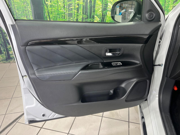 2018 Mitsubishi OUTLANDER PHEV DLA-GG2W (UW-6a238f697462f)[24]