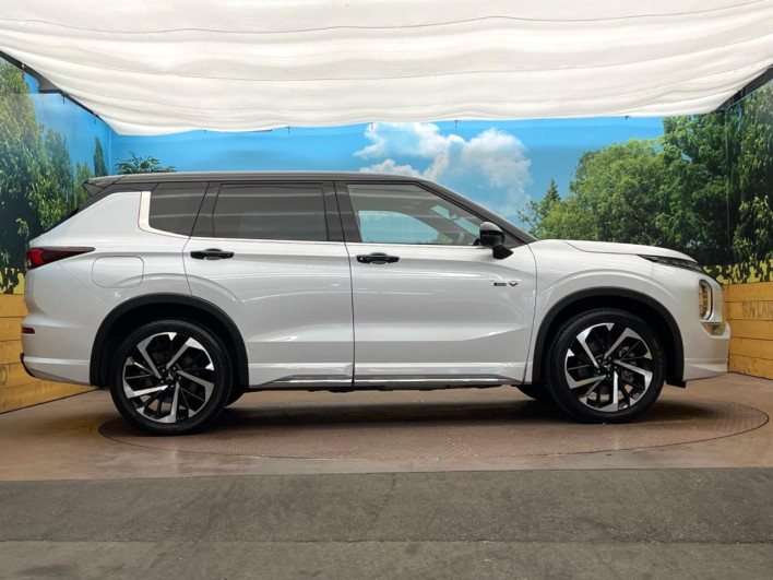 2023 Mitsubishi OUTLANDER PHEV 5LA-GN0W (UW-6a238f6ed95c9)[18]