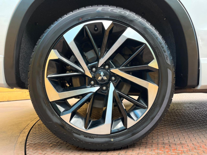 2023 Mitsubishi OUTLANDER PHEV 5LA-GN0W (UW-6a238f6ed95c9)[7]