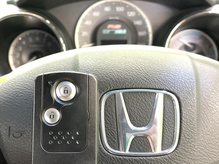 2013 Honda Fit Hybrid DAA-GP4 (UW-6a238f7116160)[13]