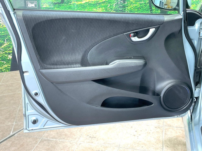 2013 Honda Fit Hybrid DAA-GP4 (UW-6a238f7116160)[27]