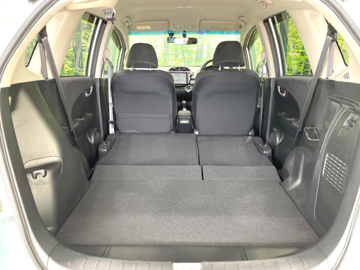 2013 Honda Fit Hybrid DAA-GP4 (UW-6a238f7116160)[22]