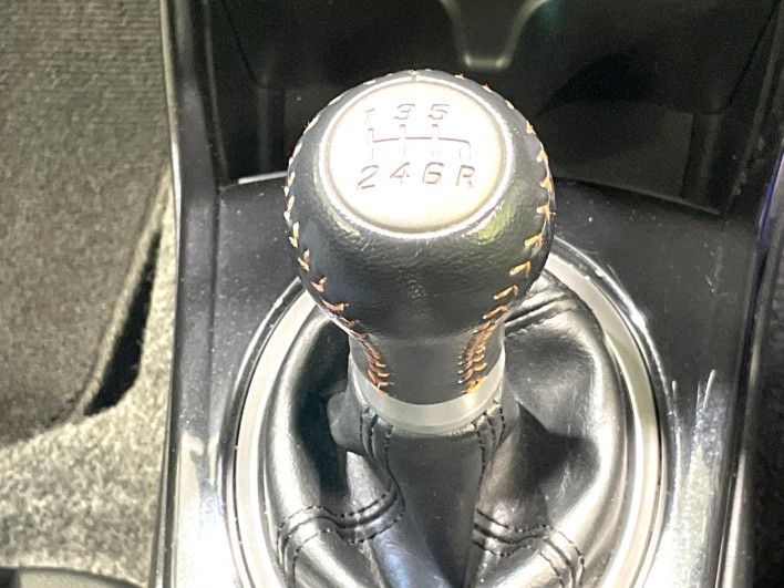 2013 Honda Fit Hybrid DAA-GP4 (UW-6a238f7116160)[18]