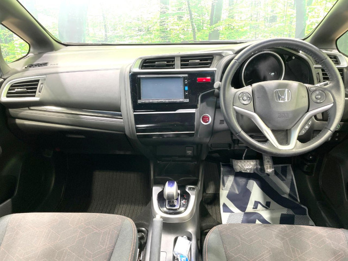2016 Honda Fit Hybrid DAA-GP5 (UW-6a238f7133c8d)[4]