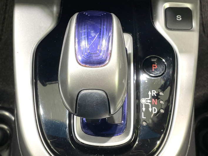 2016 Honda Fit Hybrid DAA-GP5 (UW-6a238f7133c8d)[13]