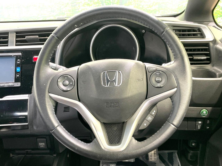2016 Honda Fit Hybrid DAA-GP5 (UW-6a238f7133c8d)[5]