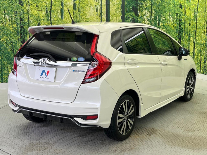 2017 Honda Fit Hybrid DAA-GP5 (UW-6a238f714489b)[8]