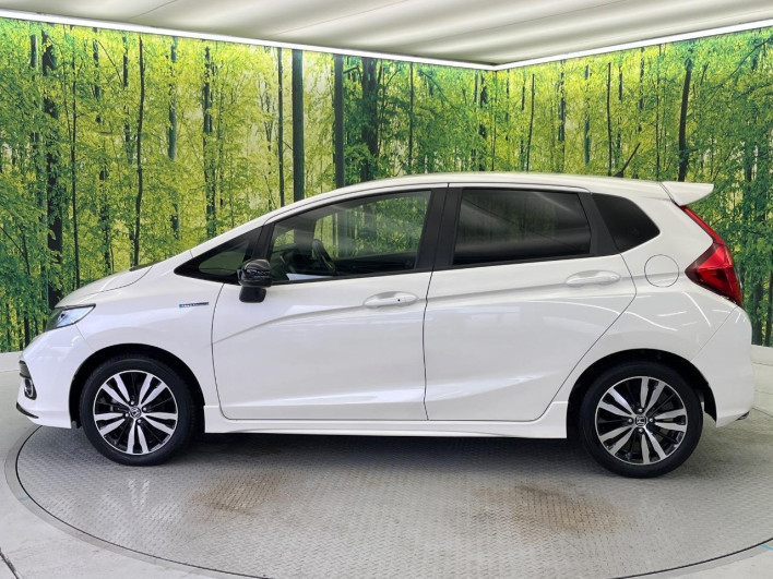 2017 Honda Fit Hybrid DAA-GP5 (UW-6a238f714489b)[11]