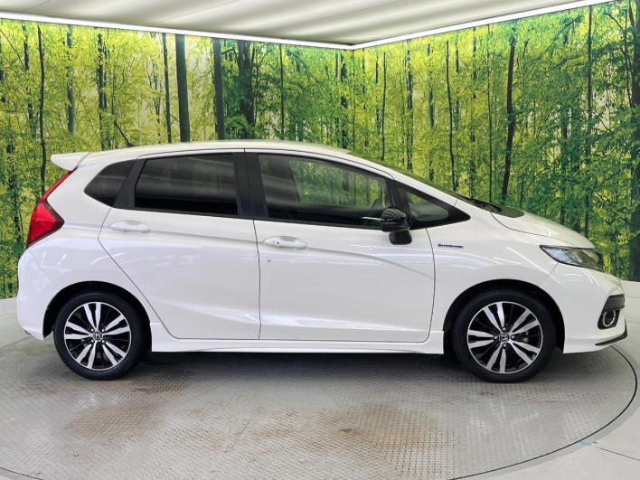 2017 Honda Fit Hybrid DAA-GP5 (UW-6a238f714489b)[7]