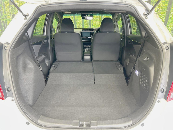 2017 Honda Fit Hybrid DAA-GP5 (UW-6a238f71e4cef)[14]